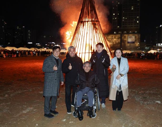 대보름 축제 참석한 시의원 기념 사진