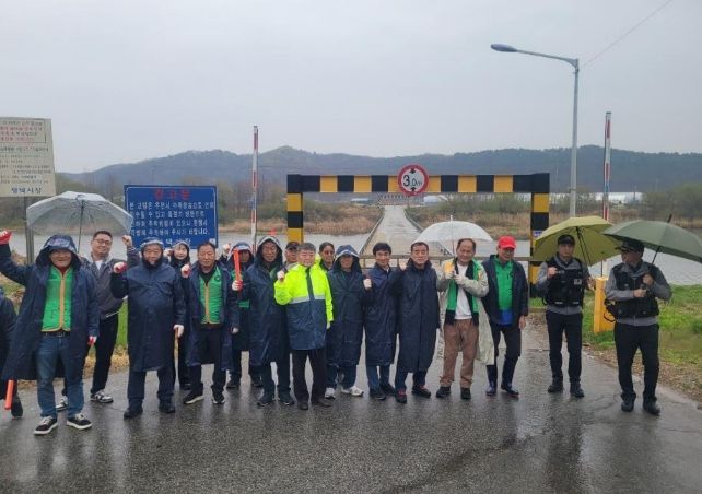 평택시 진위면 자율방재단, 여름철 집중호우 대비 진위 세월교 통제 훈련